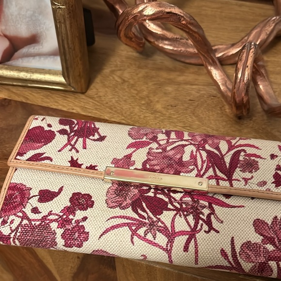 Gucci Flora Wallet - Picture 9 of 14